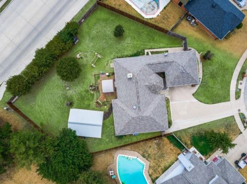6232 Blossom Dr, Fort Worth, TX 76148-1338