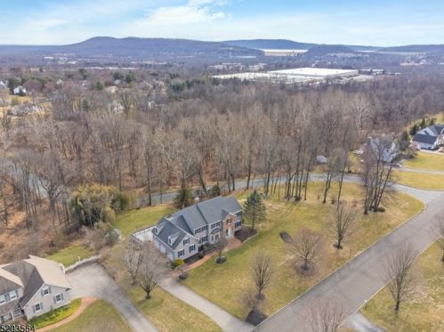 9 Chalfonte Dr, Lebanon, NJ 08833-4019
