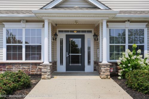 622 Ml Pond Way, Tinton Falls NJ 07724-2478 exterior