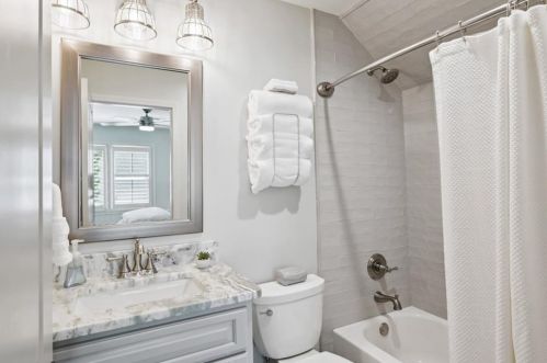 6930 Hunters Knl, Atlanta GA  30328-1763 exterior