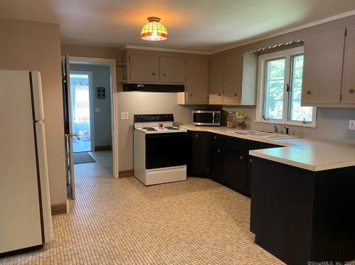 31 Maynard St, Middletown, CT 06457-4518