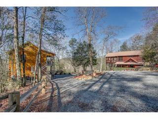 39 River Bend Dr, Ellijay, GA 30540-1376