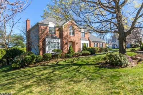 3 Tree Top Ter, Morristown, NJ 07960-2696