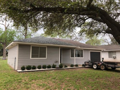1706 Live Oak St, Columbus, TX 78934-2822