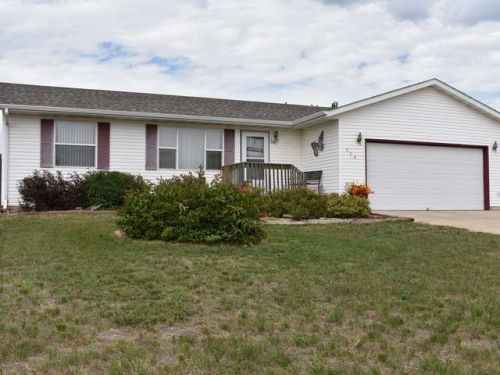 136 Allen Dr, Bismarck, ND 58504-9118