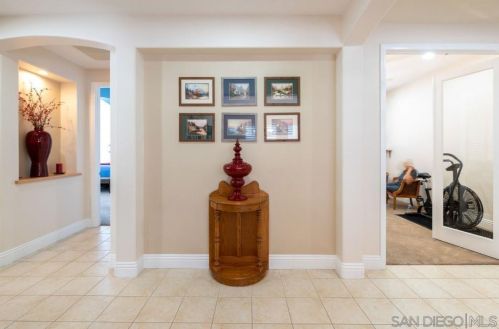 1464 Stanislaus Dr, Chula Vista CA  91913-1478 exterior