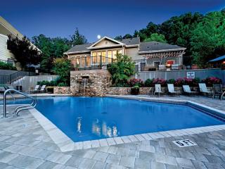 100 Pinhurst Dr, Atlanta GA  30339-3641 exterior
