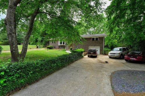 4057 Middle Dr, Marietta, GA 30066-2019