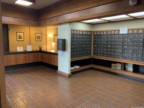 2121 Ala Wai Blvd, Honolulu HI  96815-2268 exterior