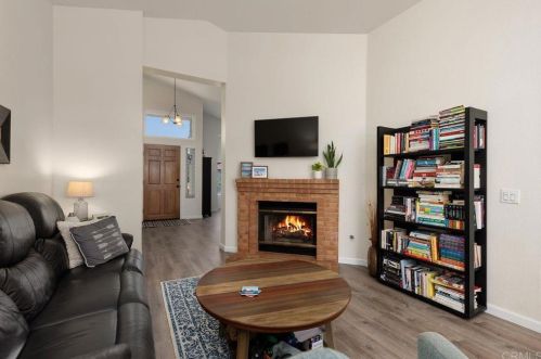 1950 Cherrywood St, Vista CA exterior