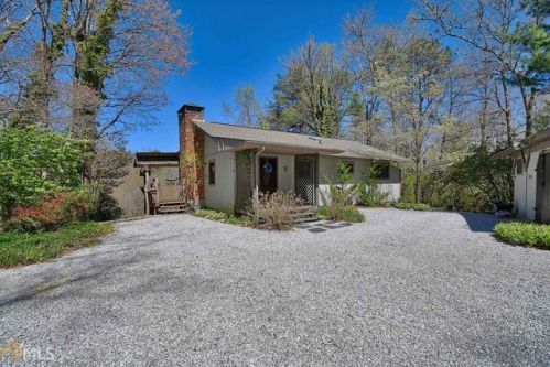 224 Chickasaw Ln, Rabun Gap, GA 30568-3404