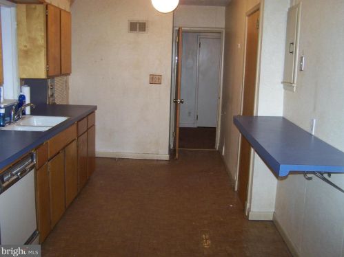 820 Riv Rd, Trenton NJ 08628-2611 exterior