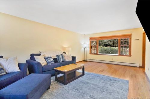 36 Laurel Dr, Upper Stepney CT  06468-1650 exterior