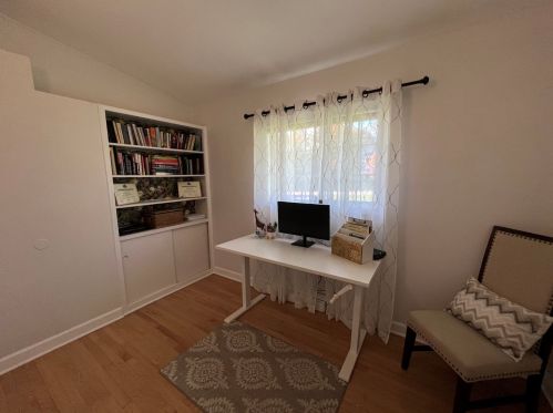 7329 Giddings Ave, Willowbrook IL 60527-6907 exterior