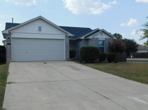 291 Atlantis, Uhland TX  78640-5852 exterior