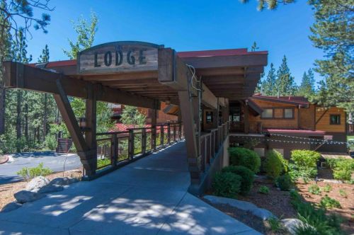 13610 Hillside Dr, Truckee CA  96161-6867 exterior
