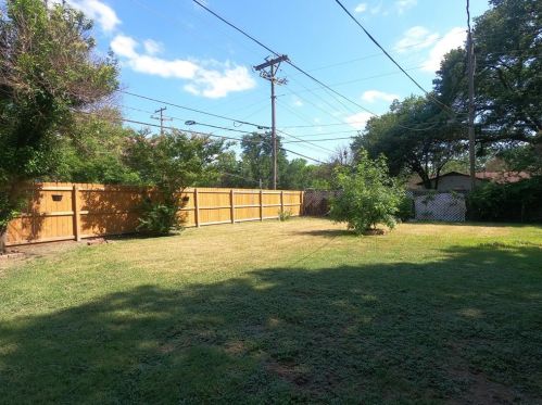 1619 Ashberry Dr, Austin TX  78723-1106 exterior