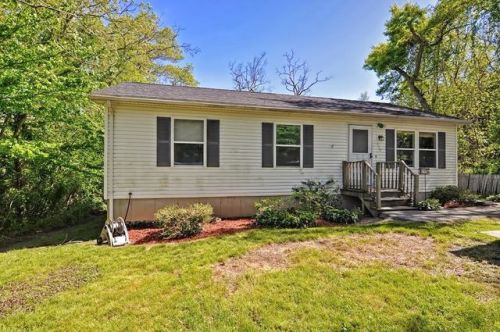 117 Bolduc Ln, Tiverton, RI 02878-2631