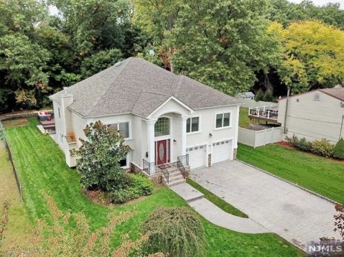 54 Karen Dr, Mahwah, NJ 07430-1730
