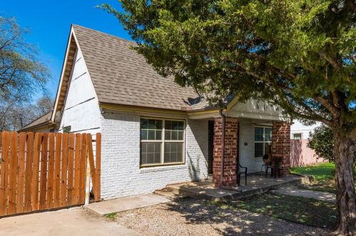 604 Oakland Blvd, Fort Worth, TX 76103-3752