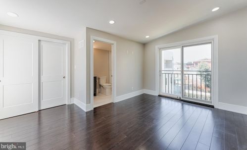 950 Front St, Philadelphia PA 19147-0043 exterior