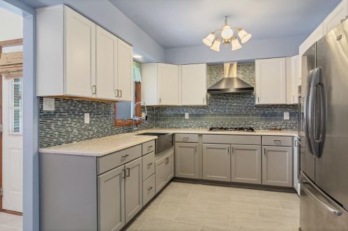 1815 Springvale Dr, Crown Point IN  46307-1083 exterior