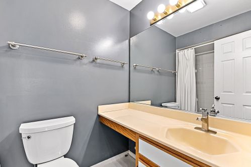 281 Camelot Ln, Carol Stream IL  60188-3617 exterior