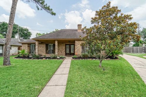 2006 Richmond Dr, Richmond, TX 77406-1235