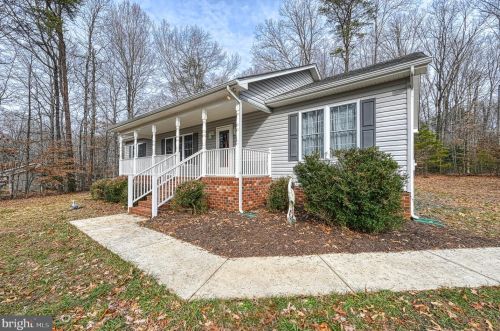 210 Wilson St, Bumpass, VA 23024-4712