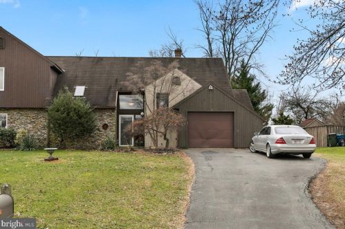3446 Dawn View Dr, Lancaster, PA 17601-1156