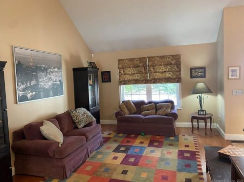 115 Edgewood Rd, Niantic CT  06357-1615 exterior