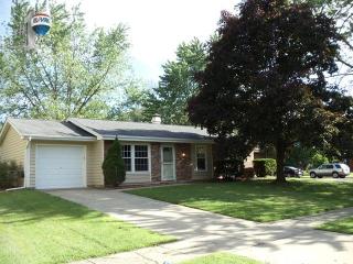525 Blackhawk Ln, Lemont, IL 60440-1766