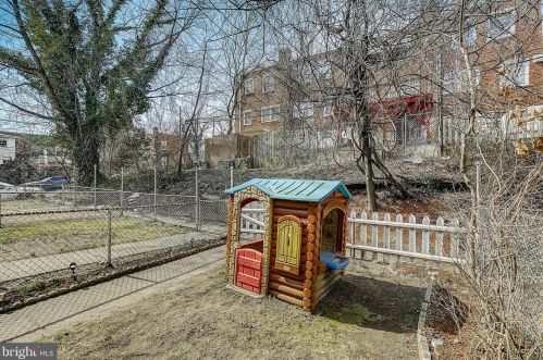 6004 10th St, Philadelphia PA 19141-3703 exterior