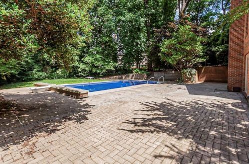 810 Mabry Rd, Atlanta GA  30328-2662 exterior