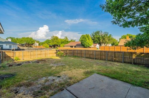 2818 Lk Vly Dr, Garland TX exterior