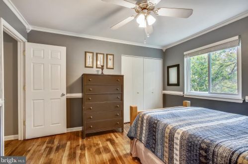 1576 Goldenrain Ct, Herndon VA  20190-4037 exterior