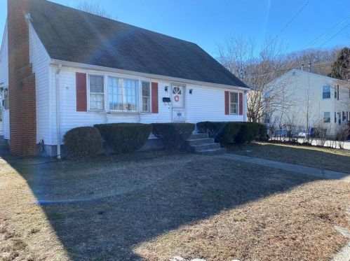 162 Moorefield St, Providence, RI 02909-4835