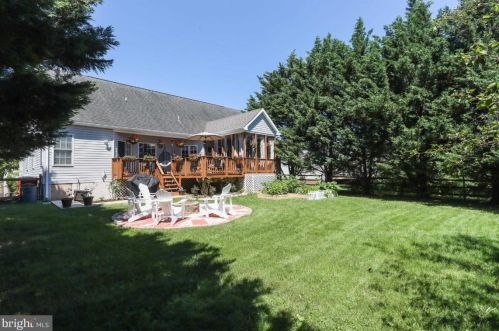 384 Turnberry Dr, Charles Town WV  25414-3930 exterior