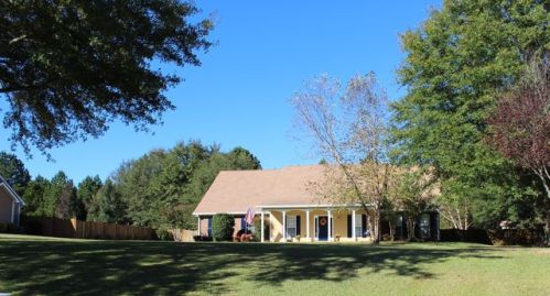 18 Green Apple Ct, Taylorsville, GA 30178-1636