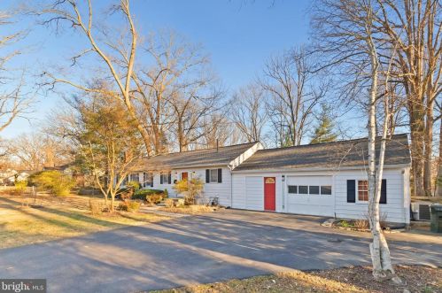 7711 Thor Dr, Annandale, VA 22003-1433