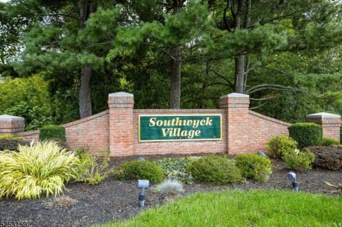 39 Wareham Ct, Scotch Plains, NJ 07076-3138