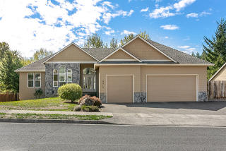 8415 134 Dr, Portland OR  97236-7229 exterior