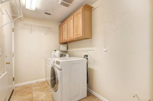 5616 Mingee Way, Elk Grove CA  95757-1647 exterior