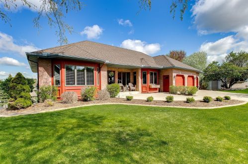 660 Park Ct, Hastings, MN 55033-3817