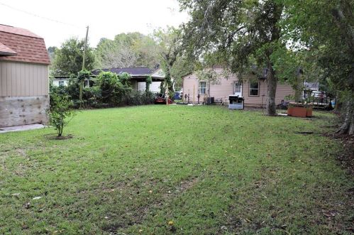 649 Lorrain St, Angleton TX 77515-3409 exterior