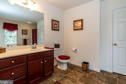 1674 Stony Battery Rd, Lancaster PA  17601-1287 exterior