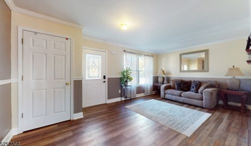 326 Angle Ave, Manville, NJ 08835-2318