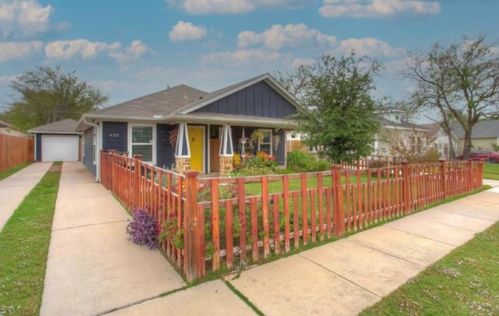 923 Tucker St, Fort Worth TX  76104-1422 exterior