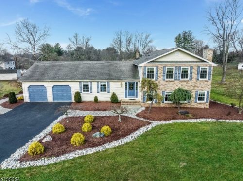 25 Horseshoe Dr, Flemington, NJ 08822-3347