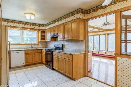 3 Swan Cir, Lemont IL  60440-1237 exterior